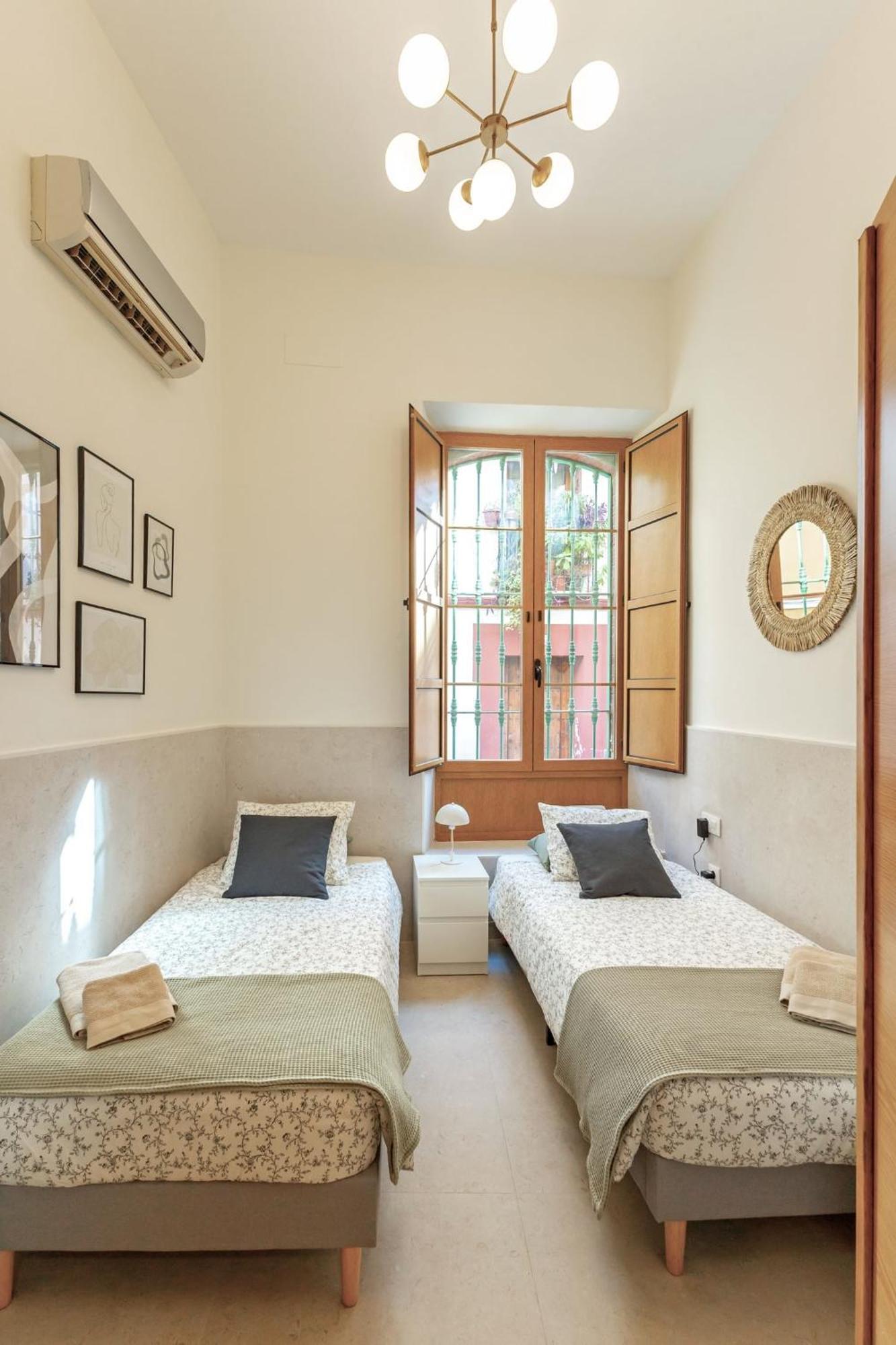 Modern Spacious Of Sevilla