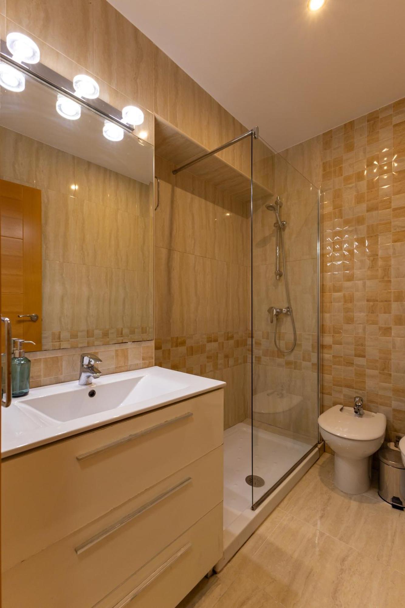 Apartamento Charming 3 Bedroom At Triana Center By Oui