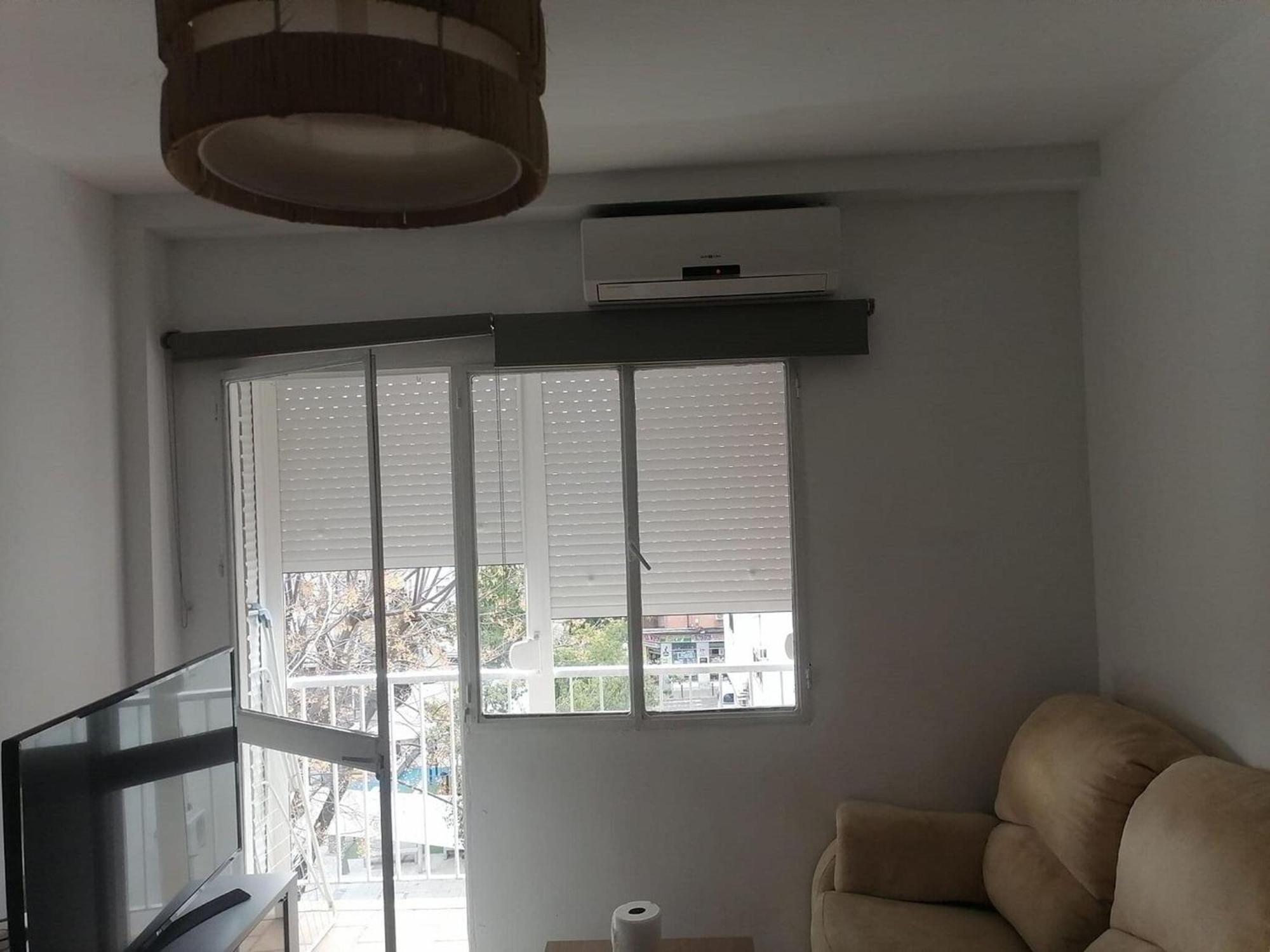 Apartamento Cosy With Shared Balcony Sevilla