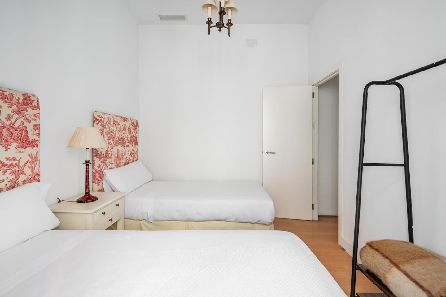 Komodo Sierpes: Bright & Classy Sevilla