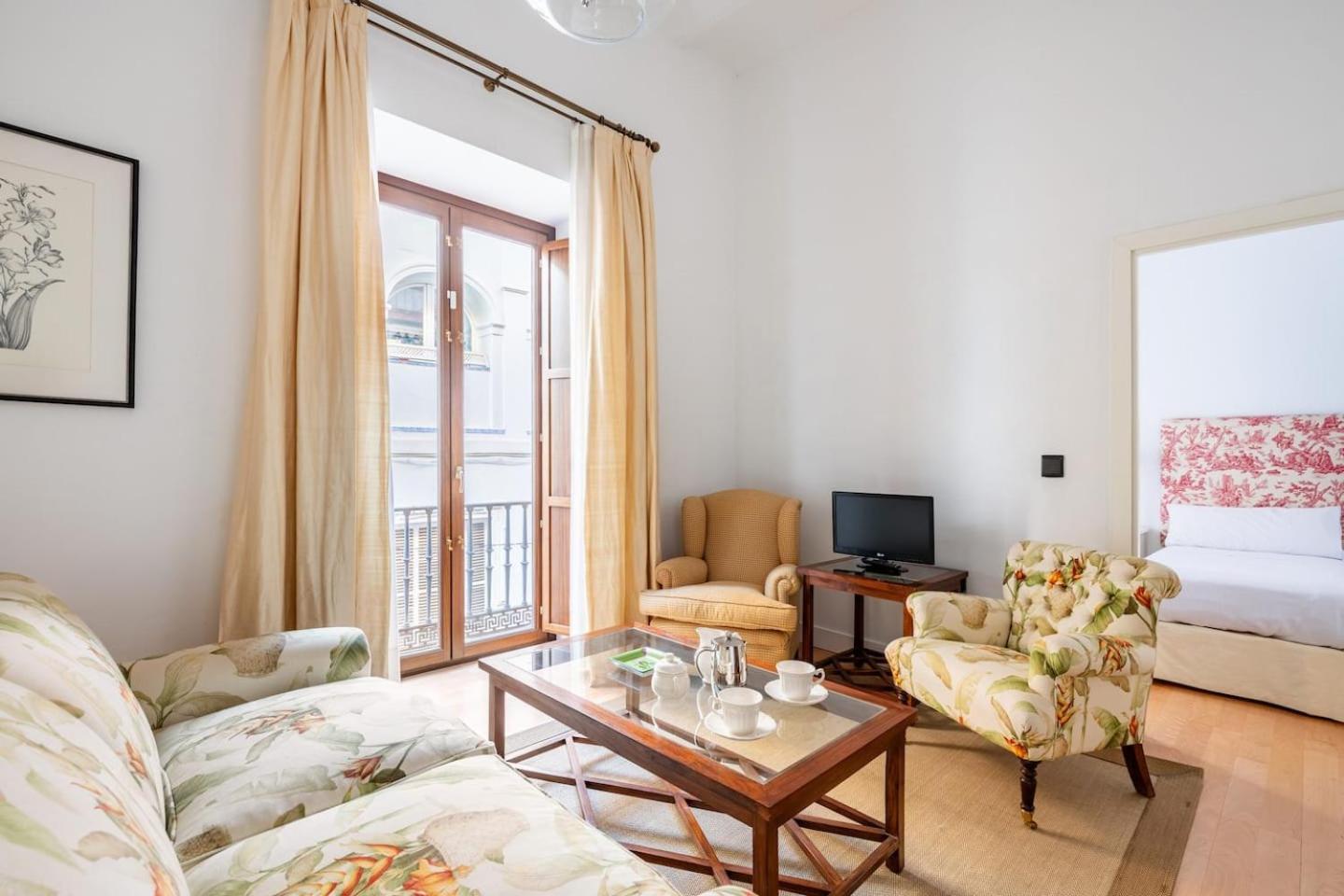 Komodo Sierpes: Bright & Classy Apartamento