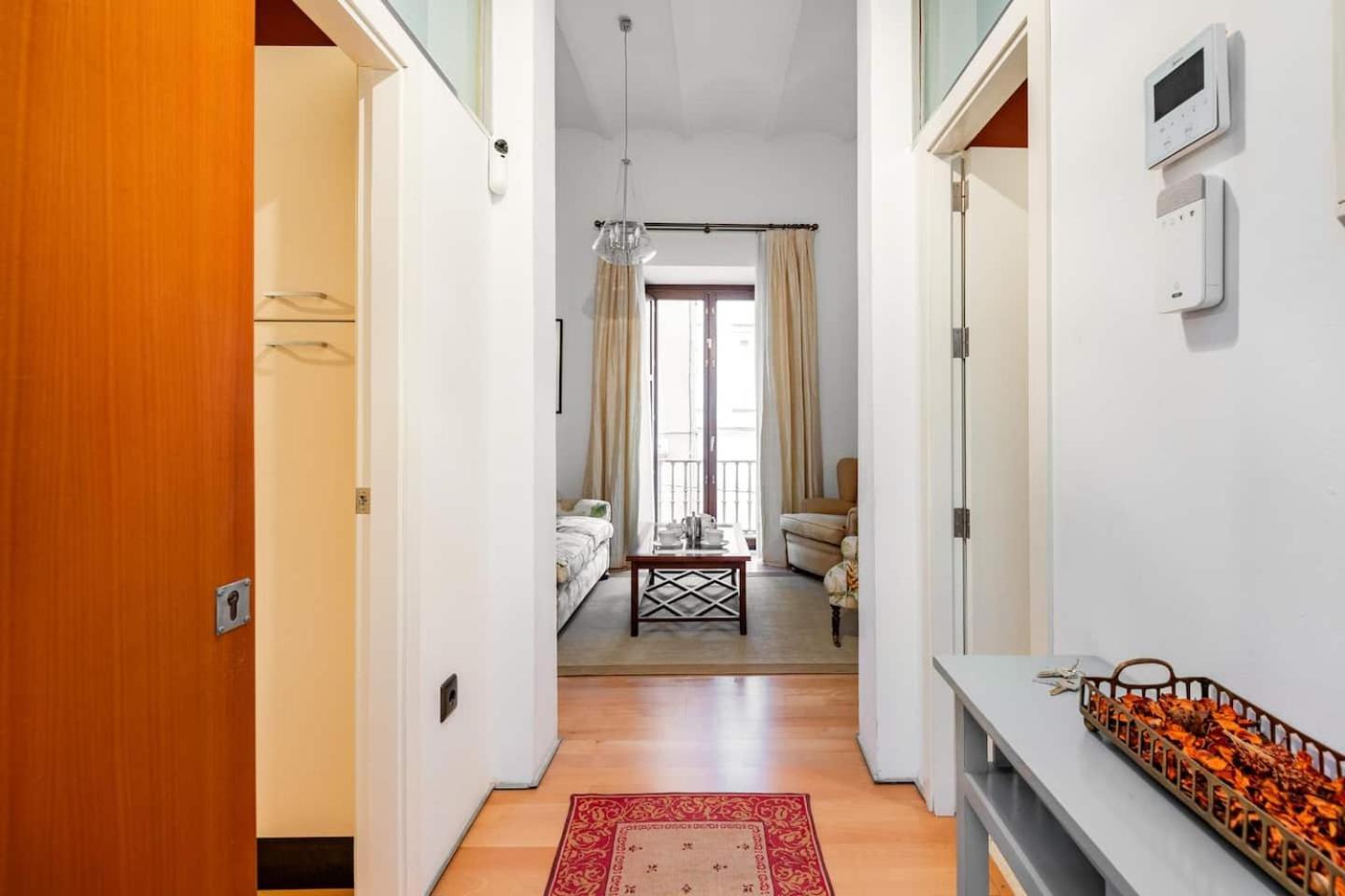 Komodo Sierpes: Bright & Classy Apartamento