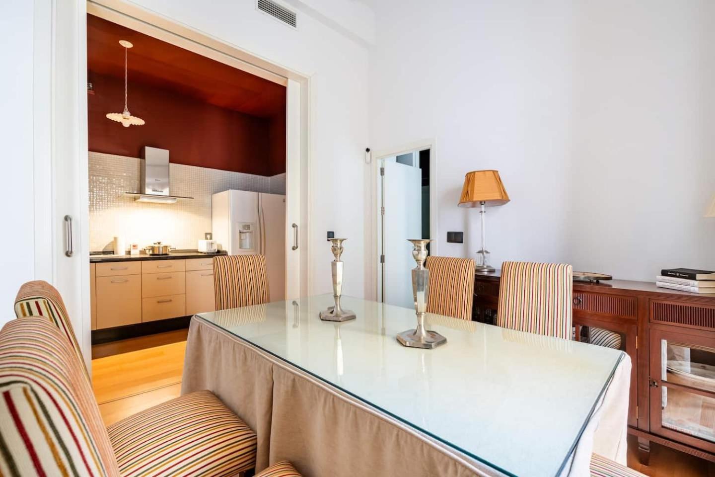 Komodo Sierpes: Bright & Classy Sevilla