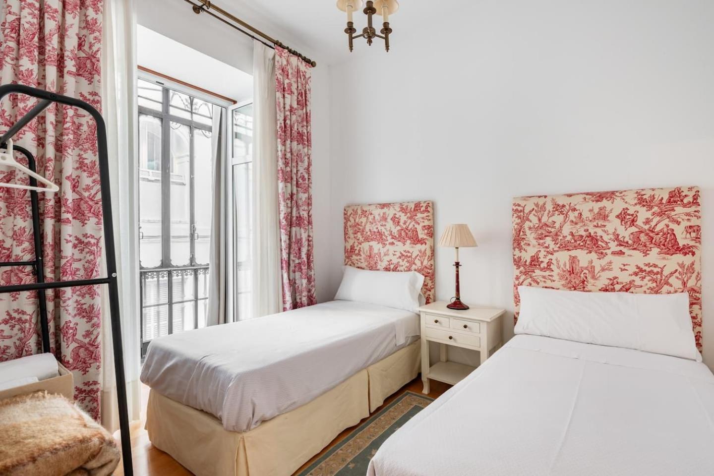 Komodo Sierpes: Bright & Classy Sevilla