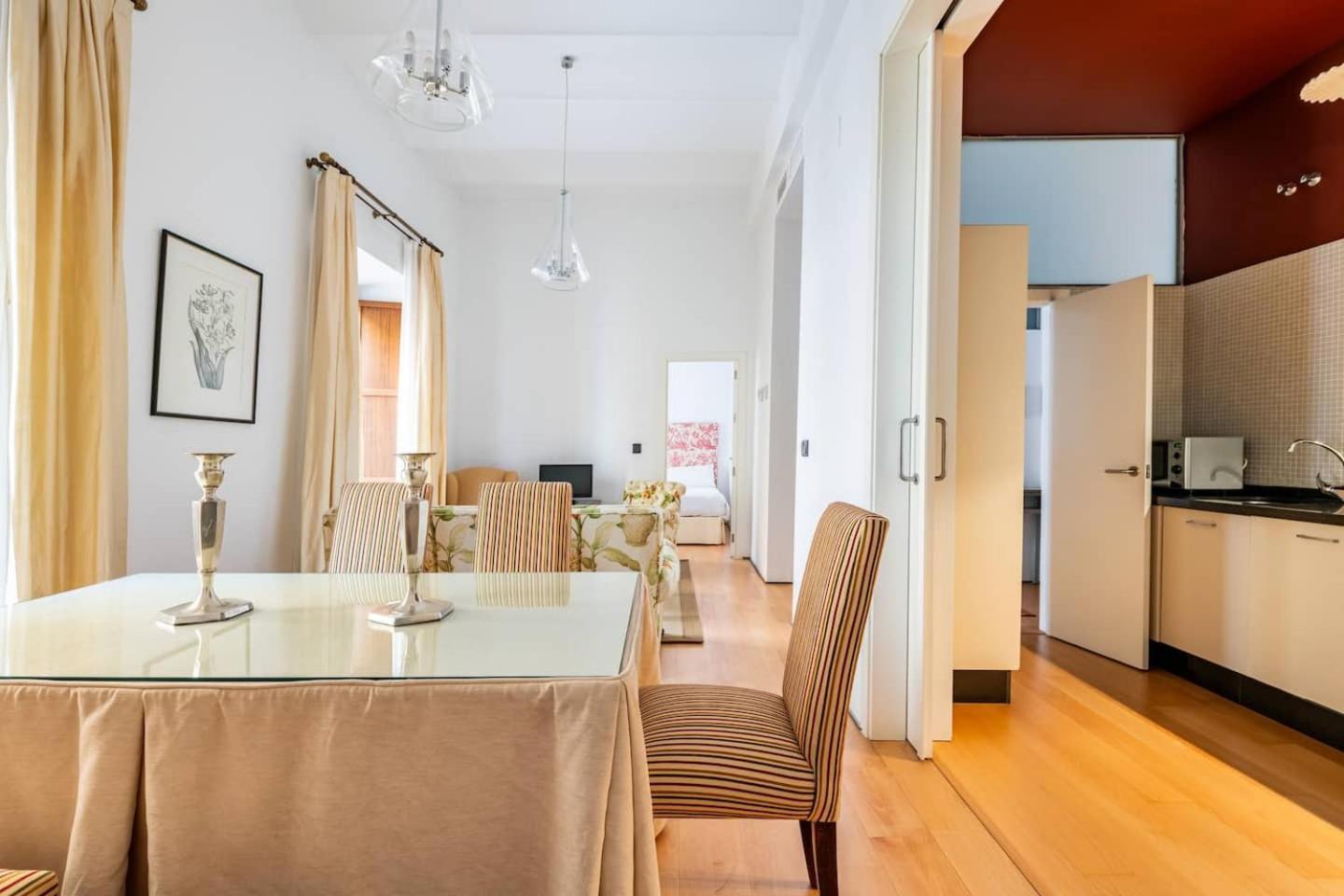Apartamento Komodo Sierpes: Bright & Classy *