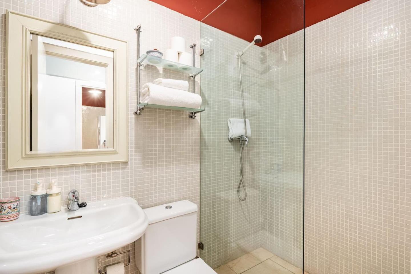 Apartamento Komodo Sierpes: Bright & Classy