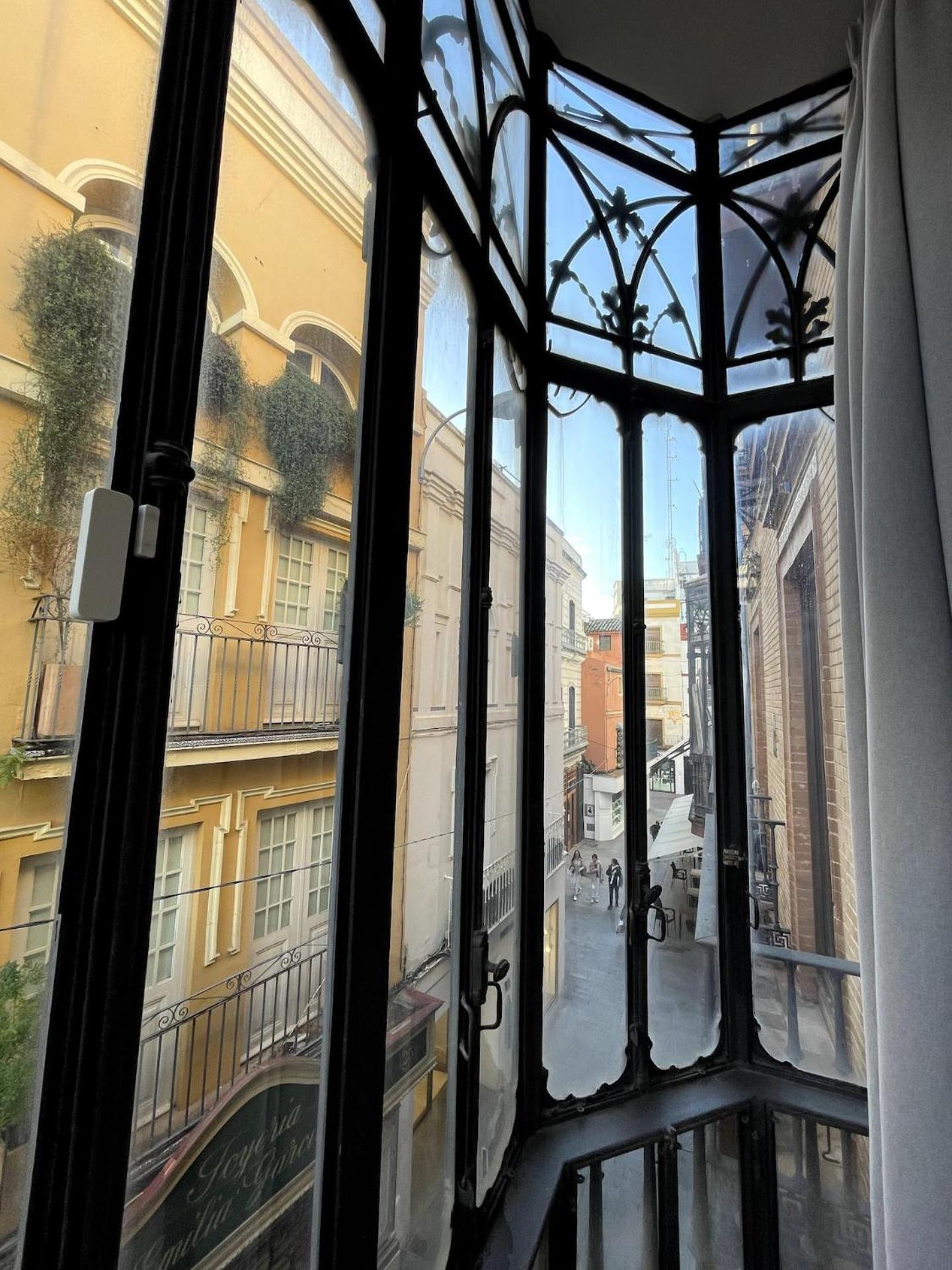 Komodo Sierpes: Bright & Classy Sevilla