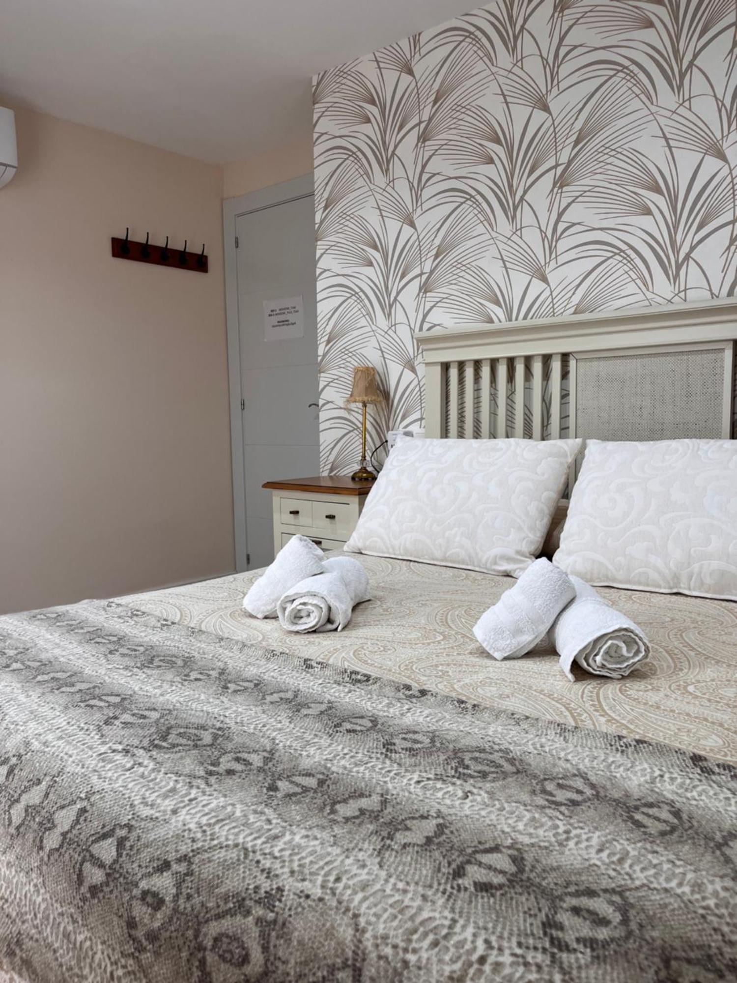 Orilla De Triana Homestay *