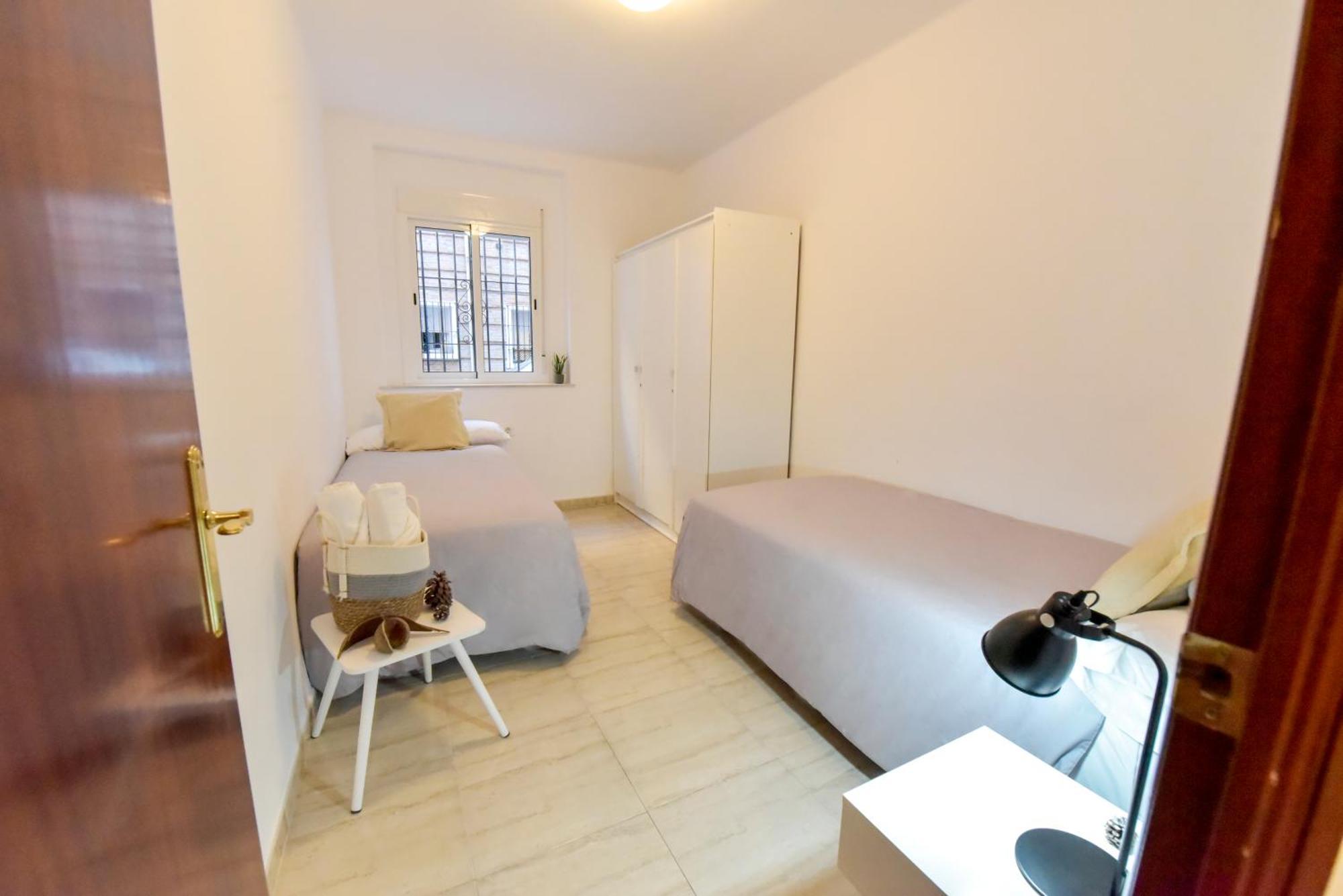 Apartment Large Functional Apartment! Seville