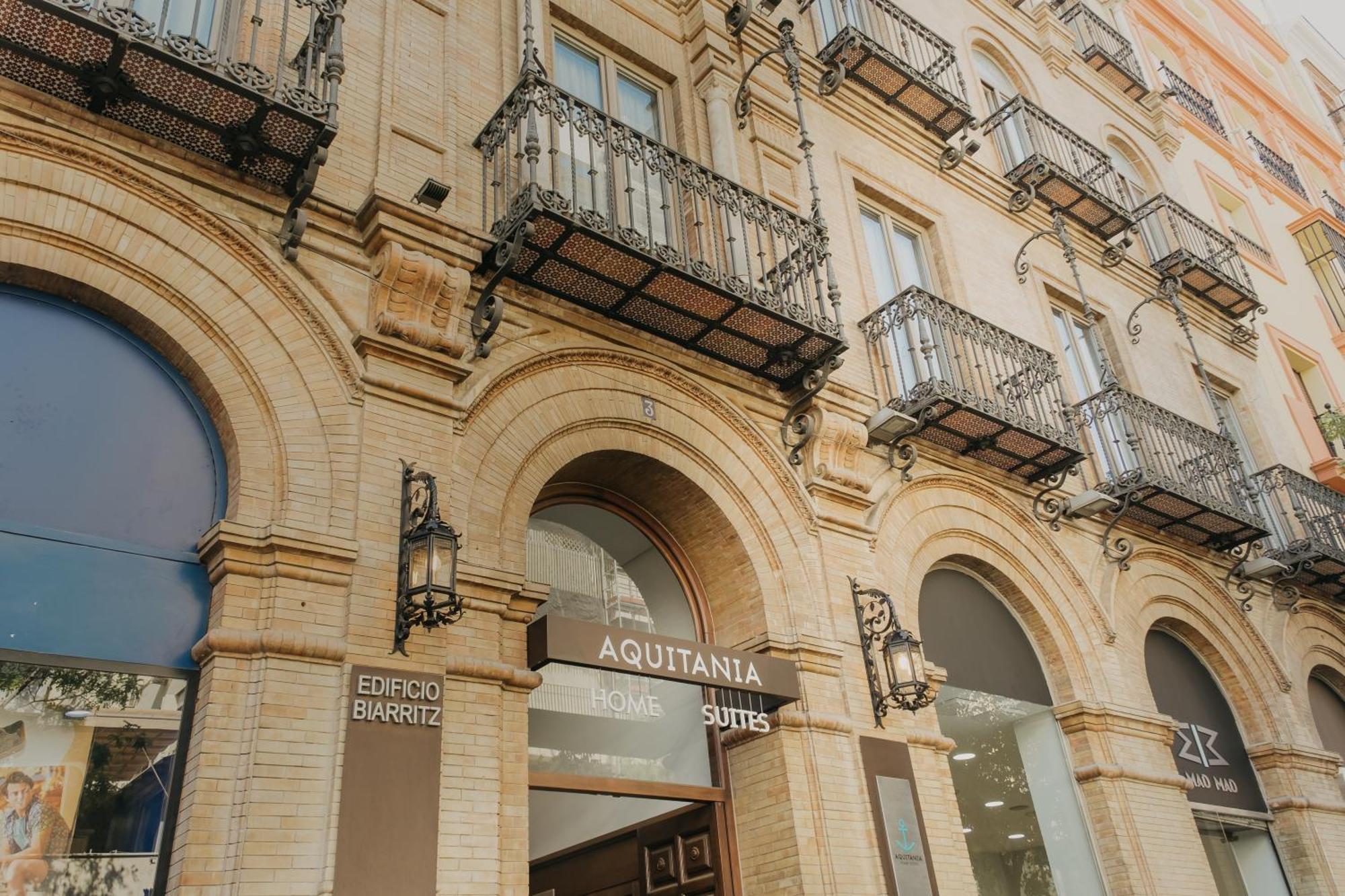 Aquitania Apartahotel