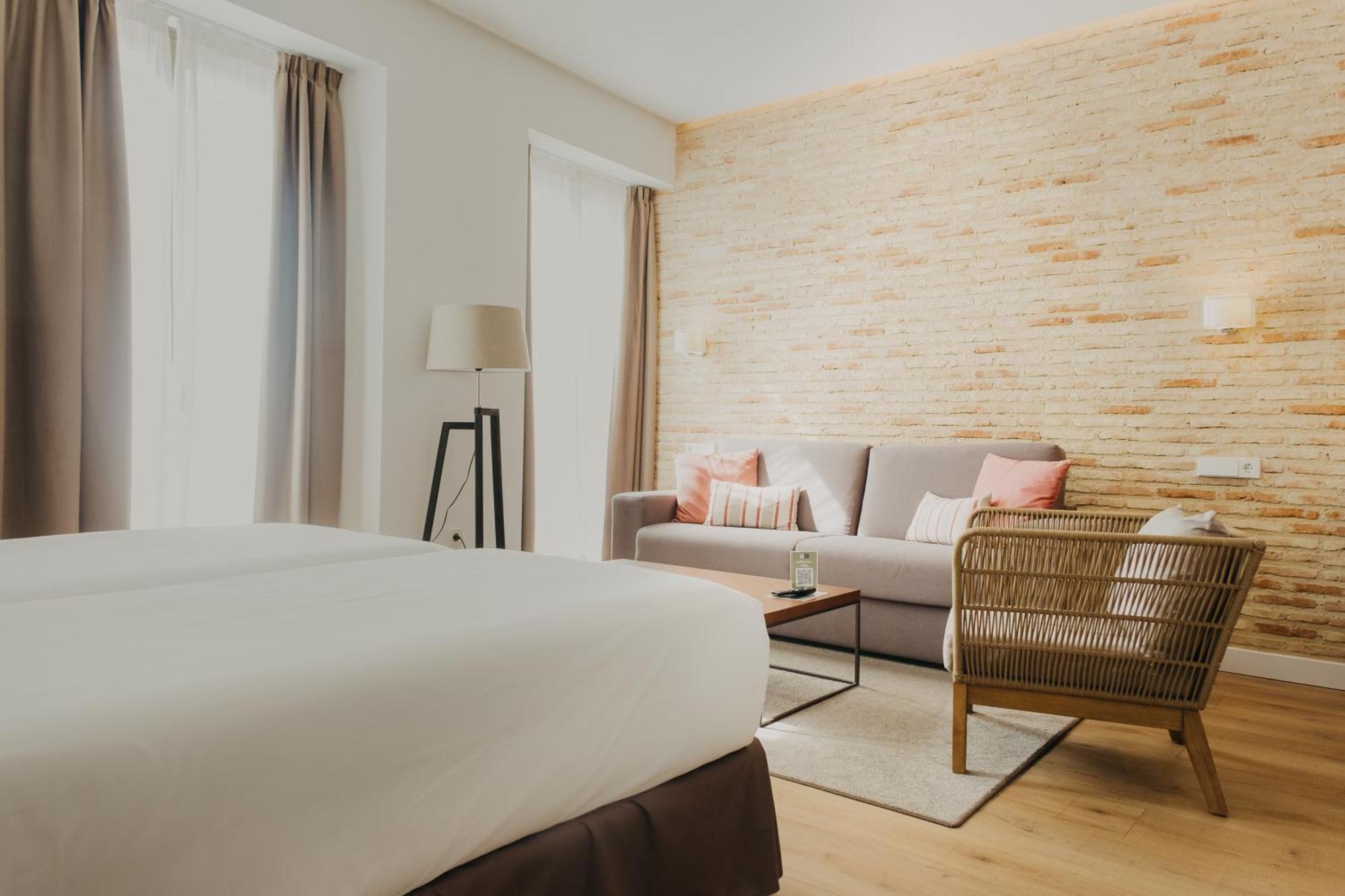 Aquitania Apartahotel Sevilla