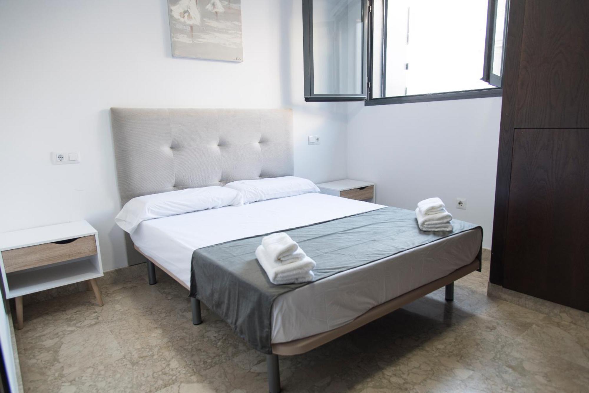 Nightinsevilla Teodosio Free Parking Sevilla