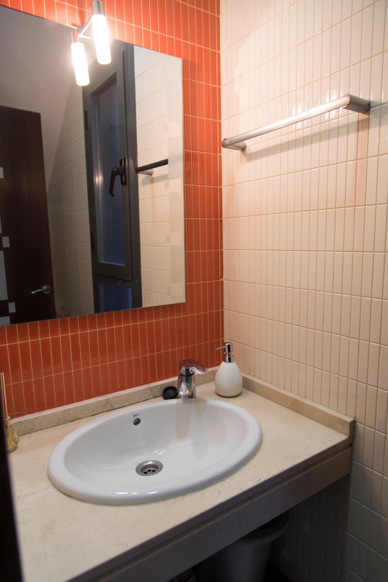 Nightinsevilla Teodosio Free Parking Sevilla