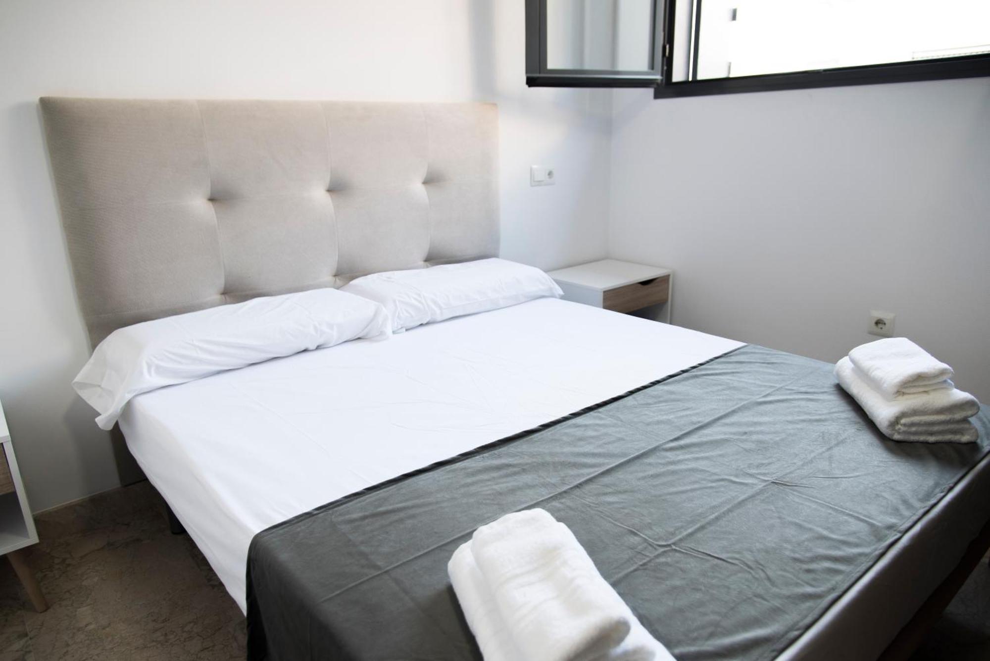 Nightinsevilla Teodosio Free Parking *