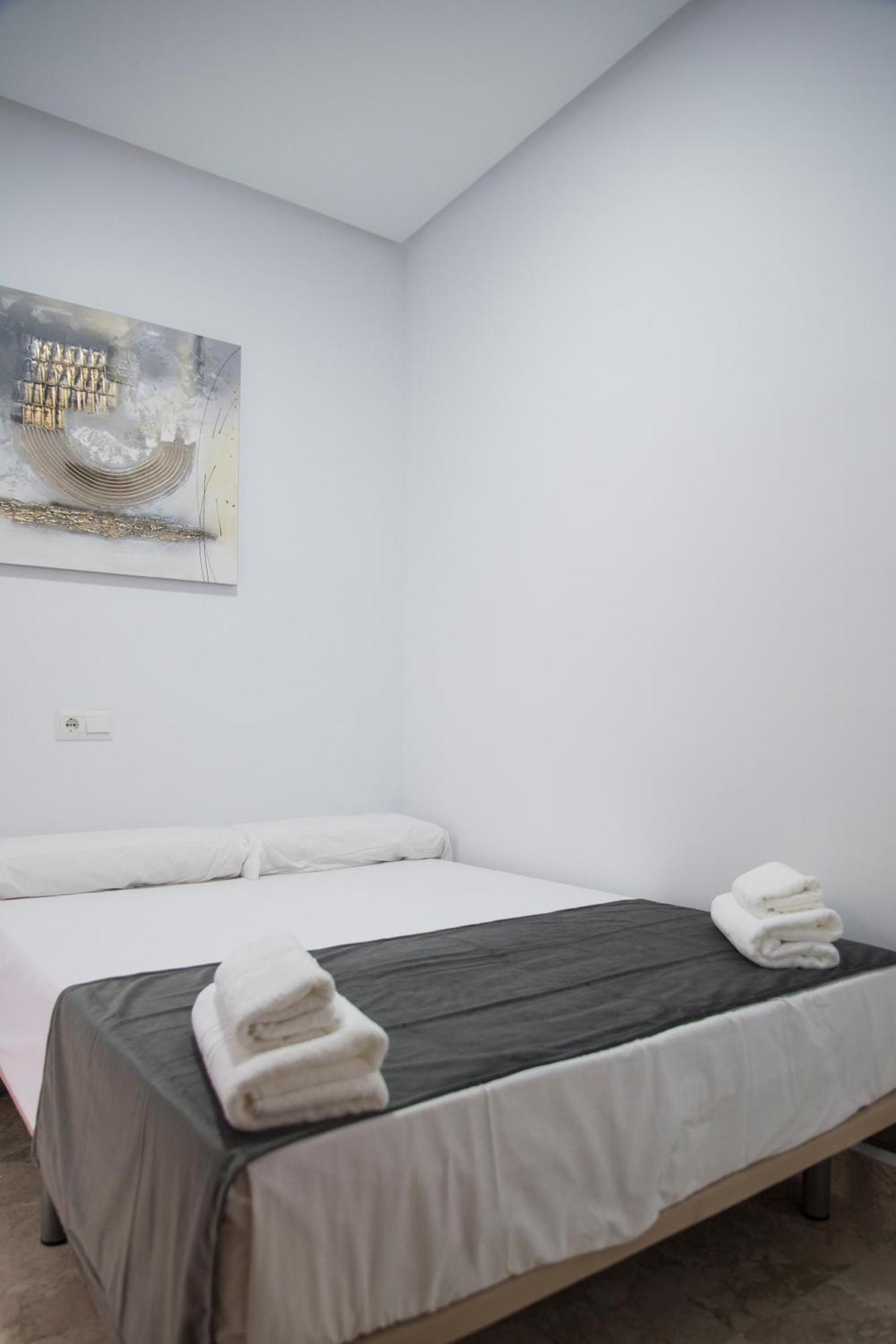 Nightinsevilla Teodosio Free Parking Sevilla