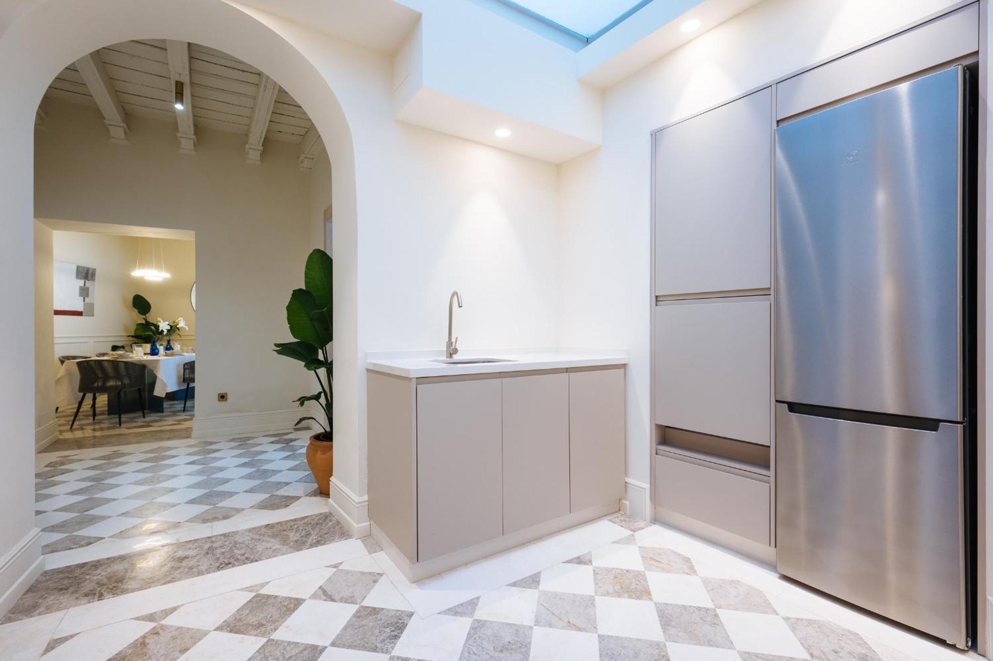 Apartamento Luxurious With Andalusian Patio And Pool, Facing The Cathedral