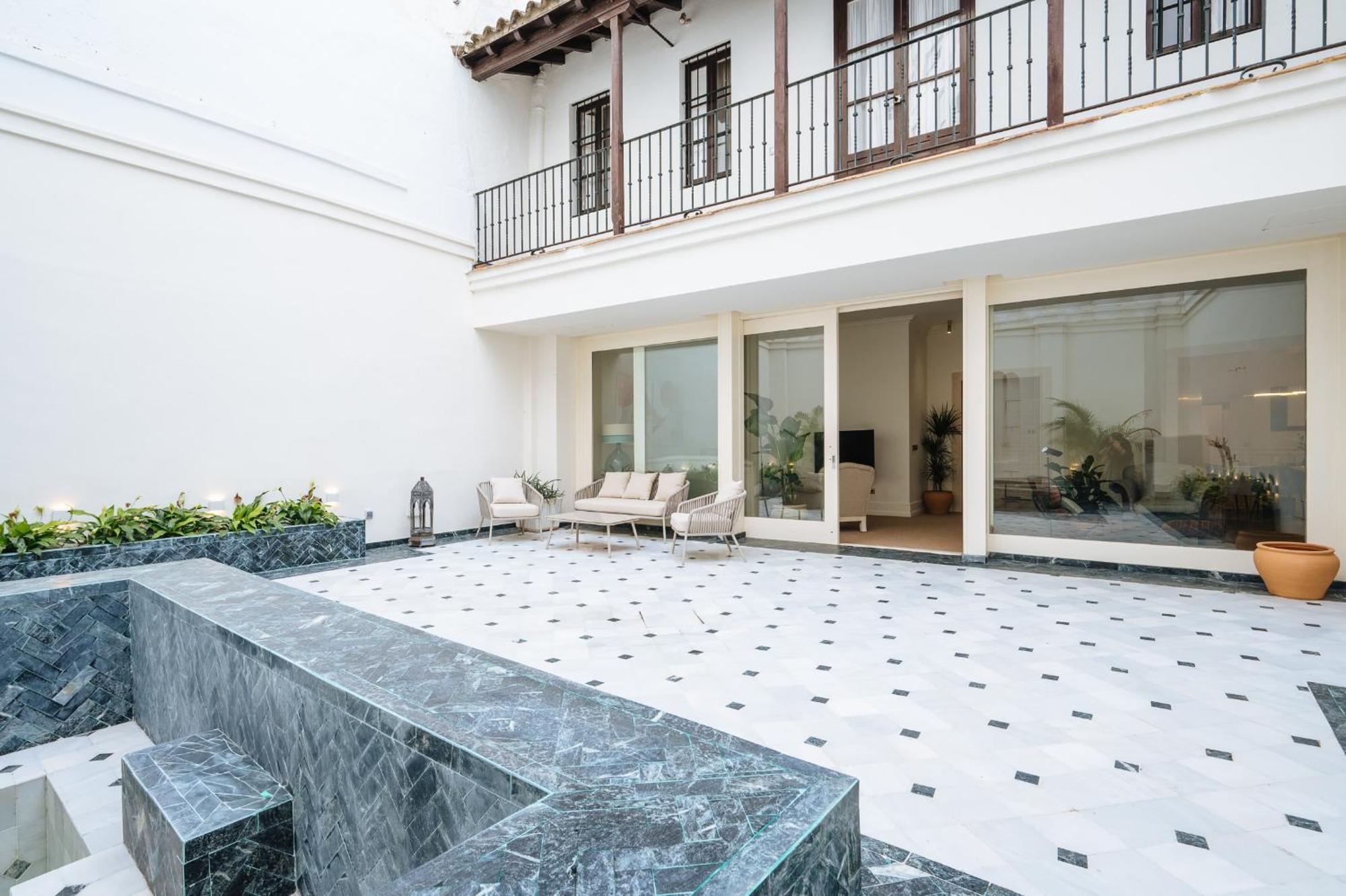 Luxurious With Andalusian Patio And Pool, Facing The Cathedral Apartamento *