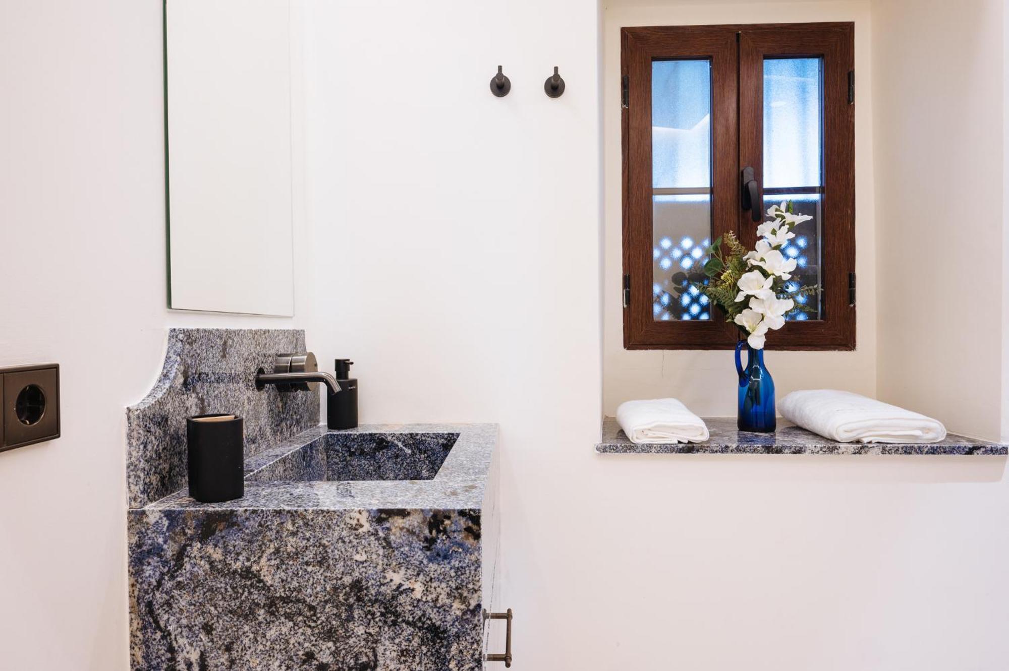 Luxurious With Andalusian Patio And Pool, Facing The Cathedral * Sevilla