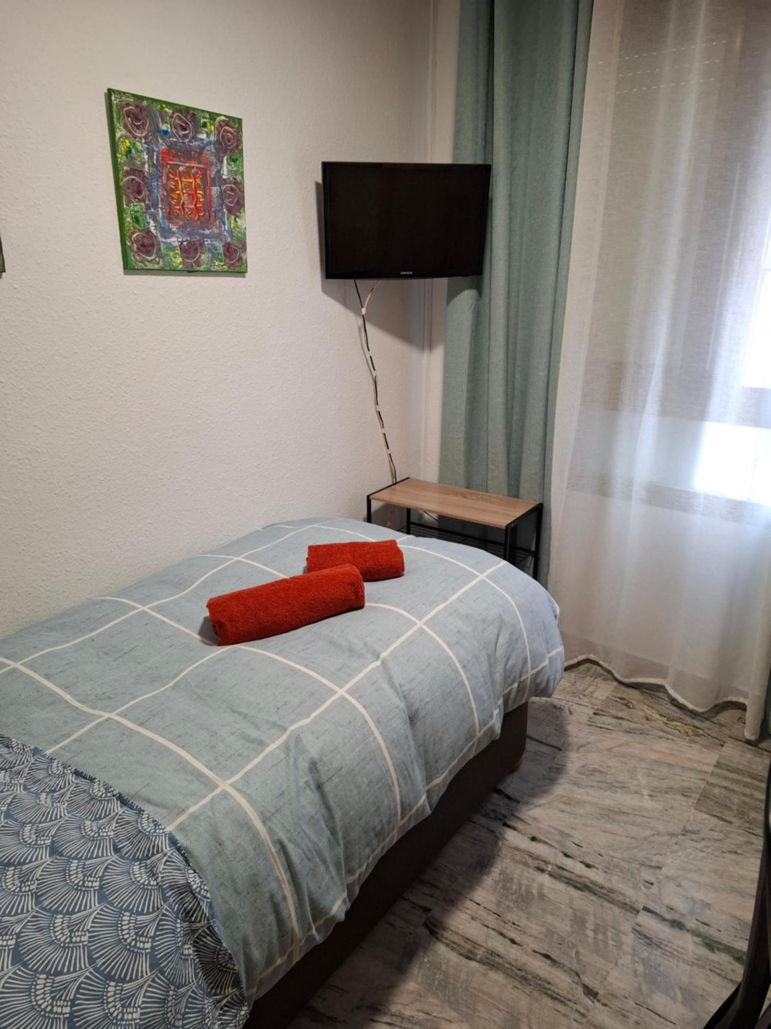 Particular Con Bano Privado * Sevilla