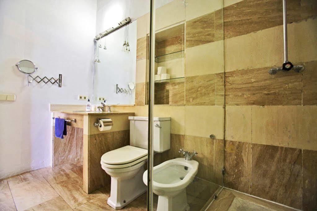 Hotel Traveler's *