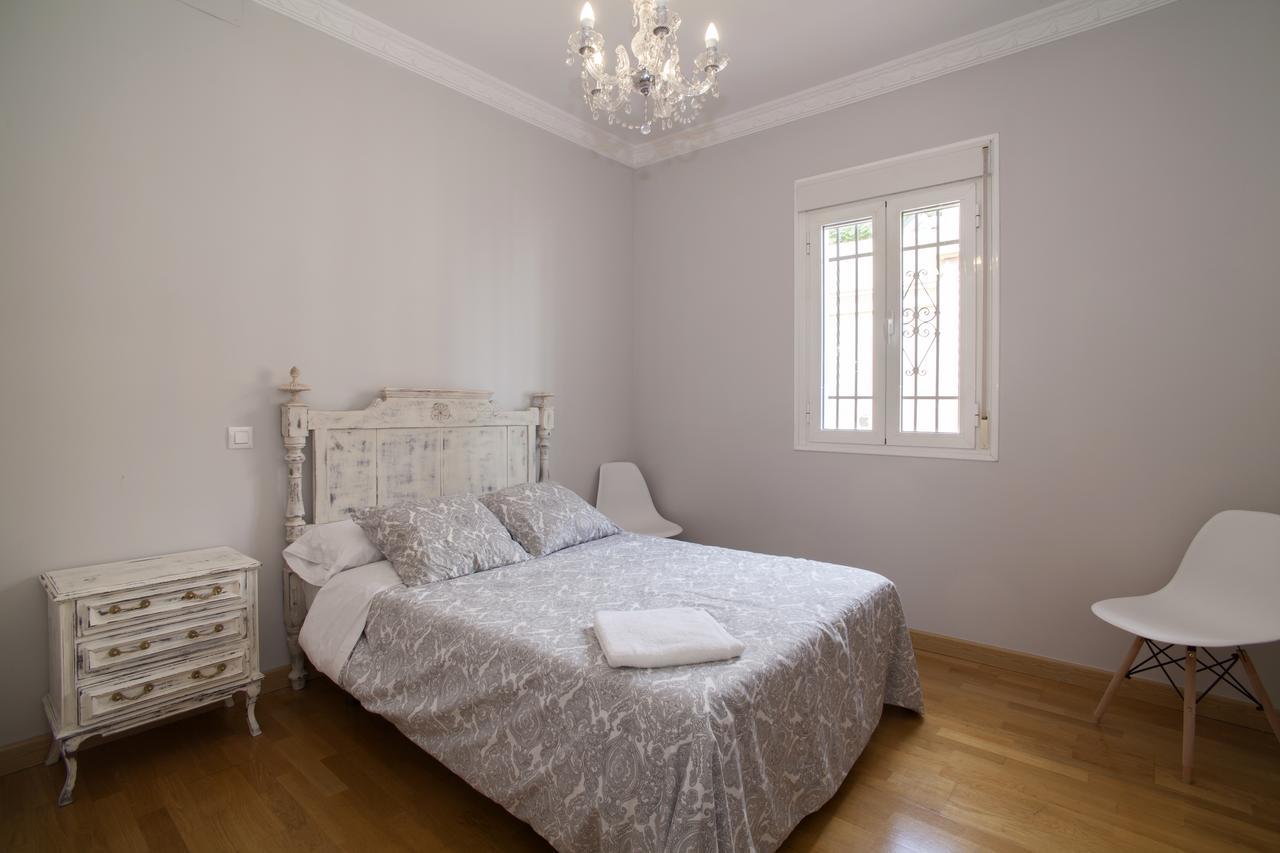 10 Bdr Chalet; Maria Luisa Park