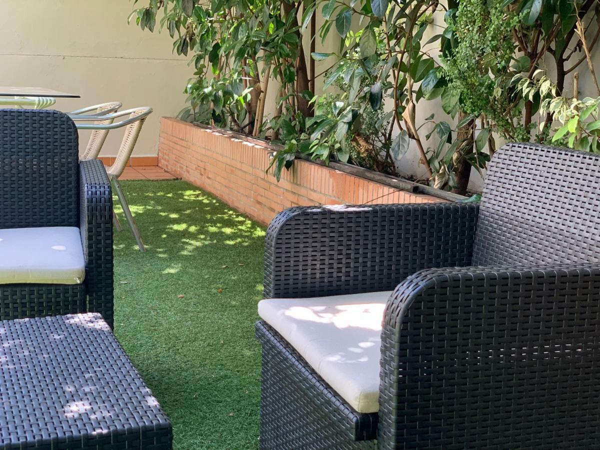 10 Bdr Chalet; Maria Luisa Park