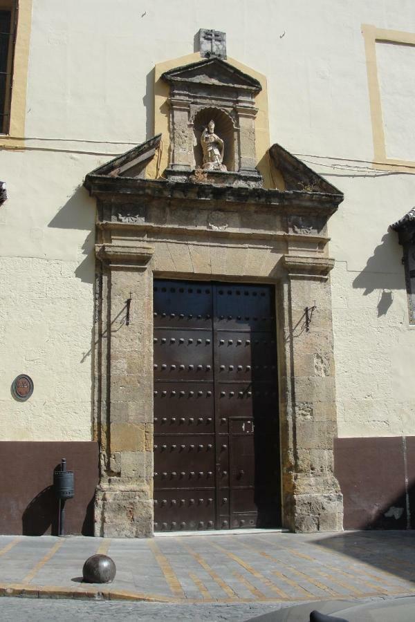 Columnas De Adriano. Calle Mármoles, 5 Apartamento Sevilla