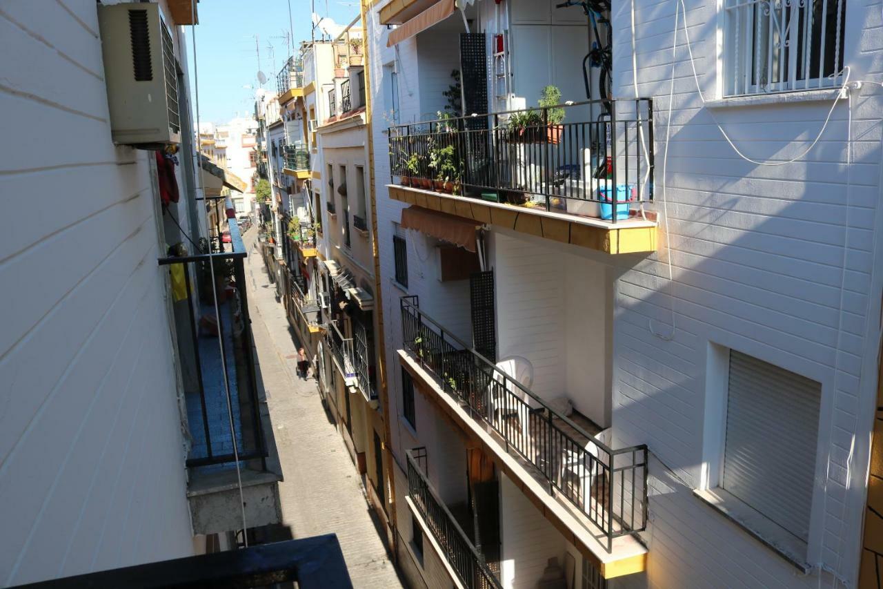 Calle Martinez Montanes, 19 Habitación en casa particular *