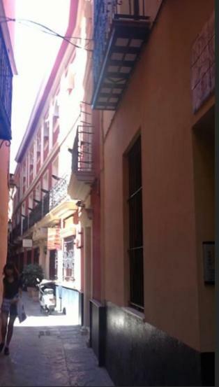 Santa Cruz * Seville